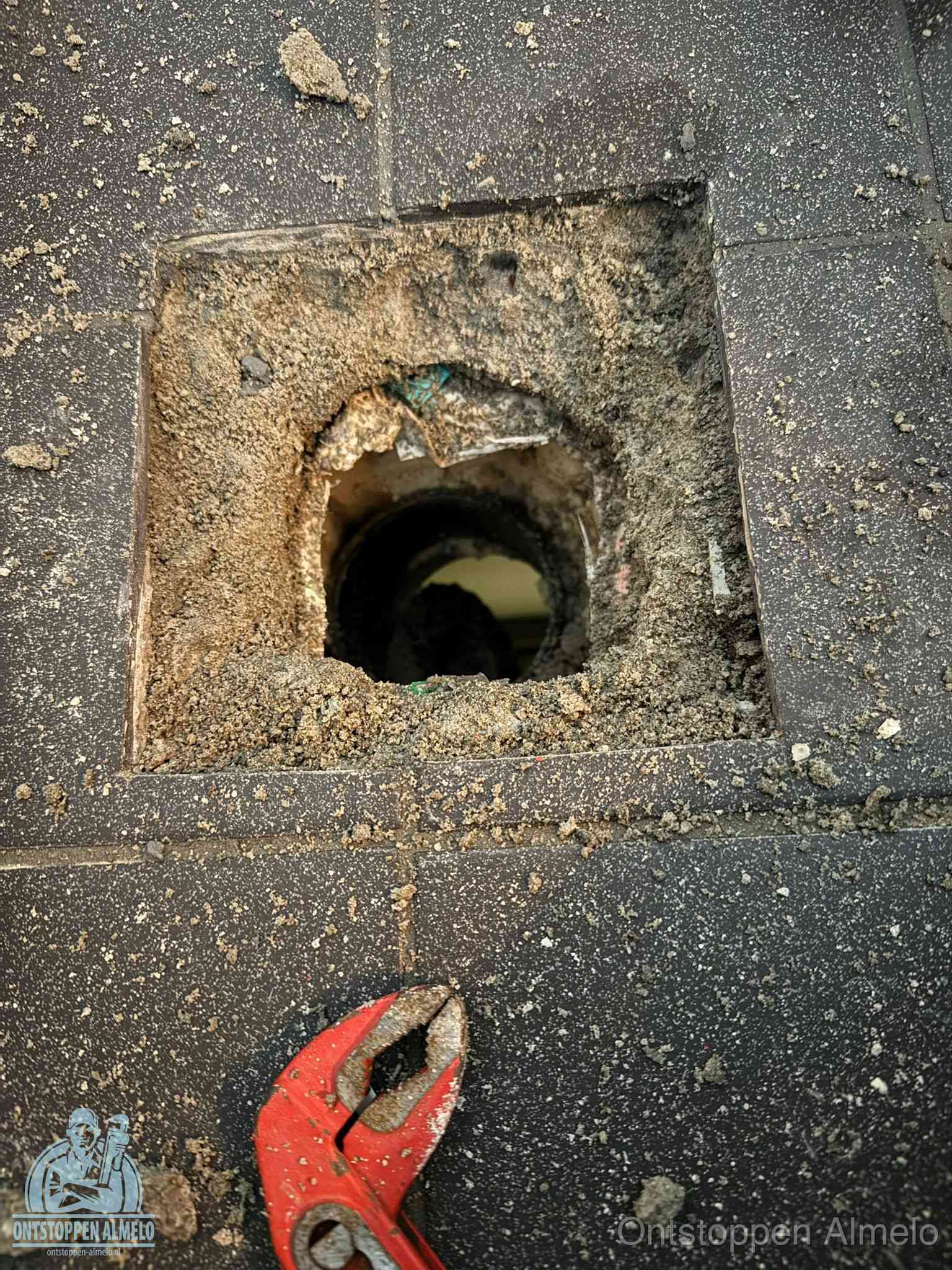 Rioolputje erfgrens eigendom in Almelo