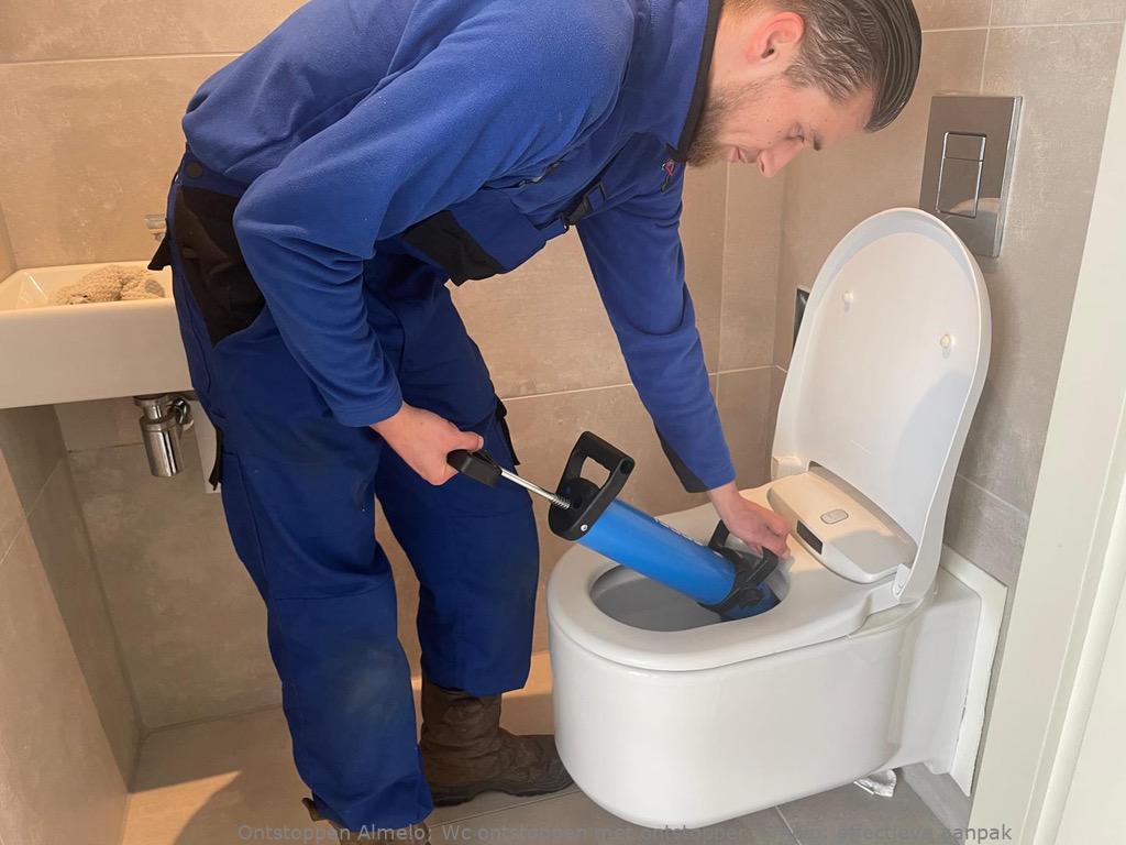 Wc ontstoppen met ontstopper Almelo: effectieve aanpak